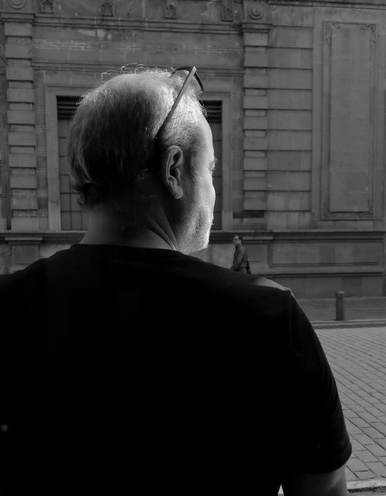 Retrato en blanco y negro de Andrés Telesca, caso índice #001 de EXtraños.